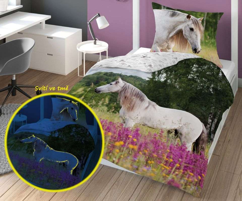 Povlečení Kůň na louce svítící 140x200, 70x80